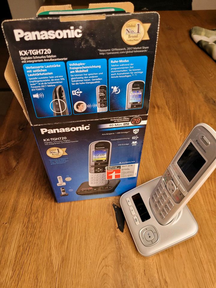 digitales schnurloses Panasonic Telefon incl. AB KX-TGH 720 in Rosenheim