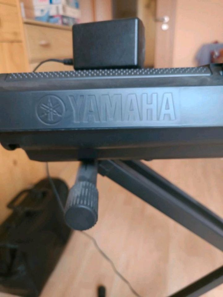 Keyboard  Yamaha YPT-240 in Fuldatal