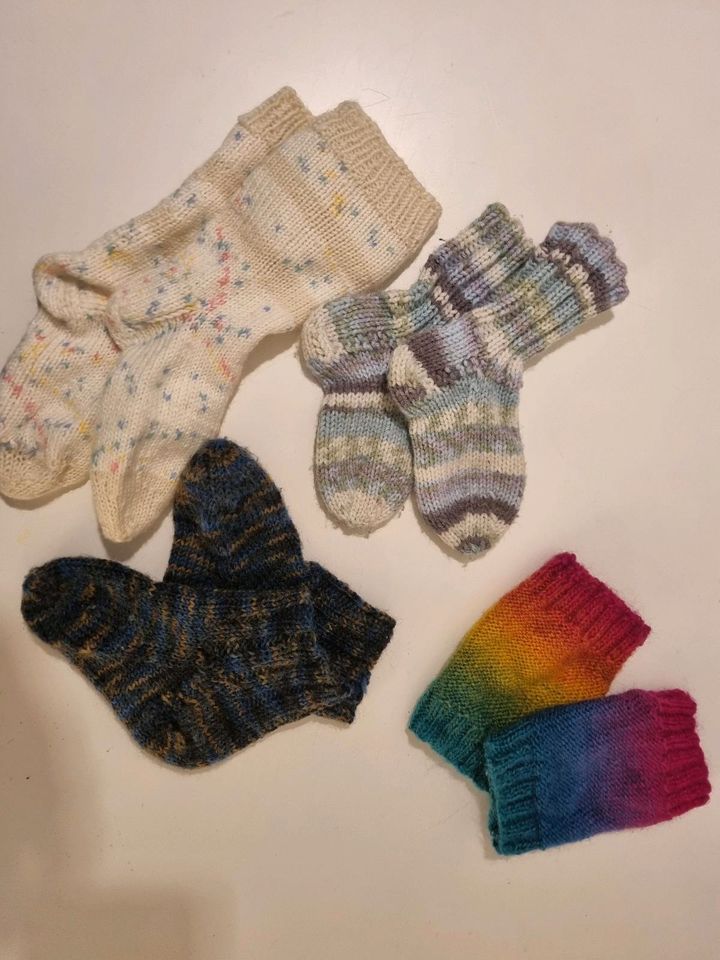 Wollsocken strick oma 22 23 24 Stulpen regenbogen strick in Bielefeld