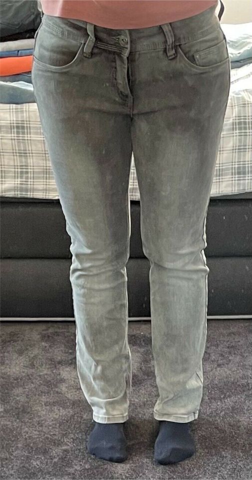 Blind Date Jeans Größe 42 / L in Dresden