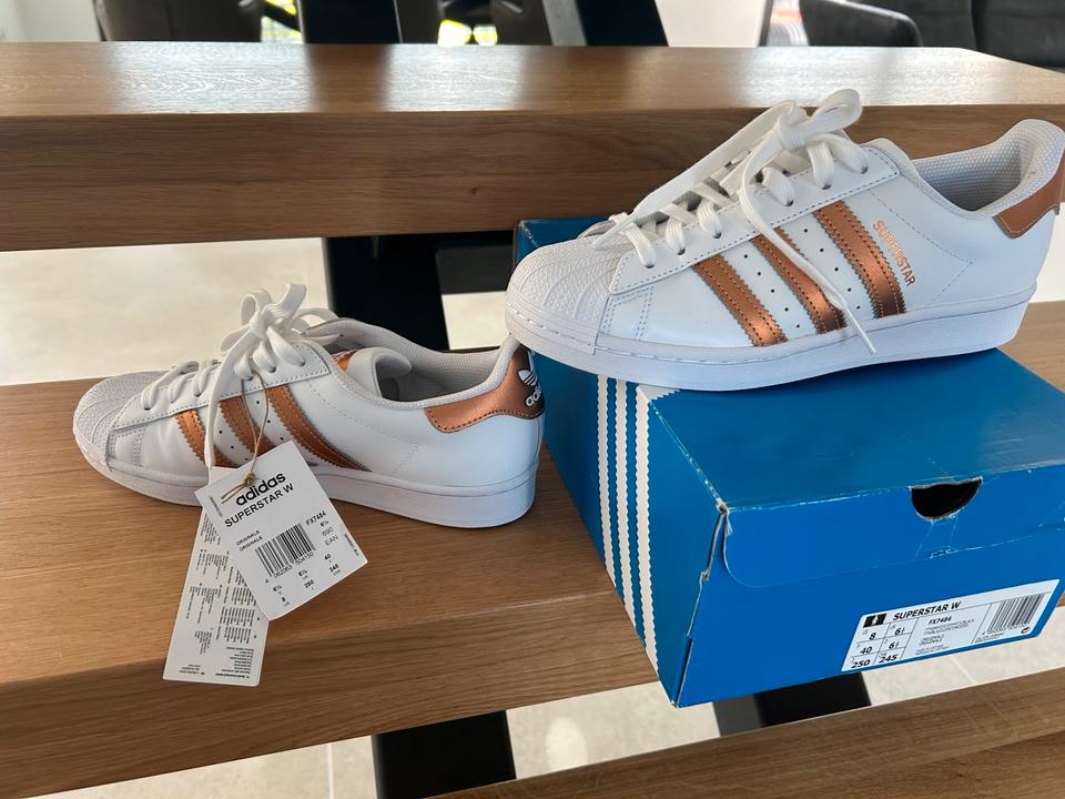 Adidas Superstar W neu mit Karton Gr.40 Weiß Gold/Bronze in Heikendorf