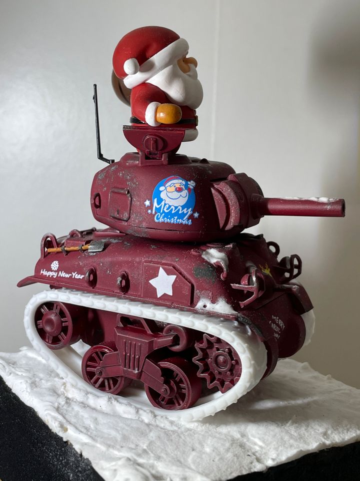 Meng kein Revell oder Tamiya Nikolaus Weihnachtsmann Panzer in Pfaffenhofen a. d. Roth