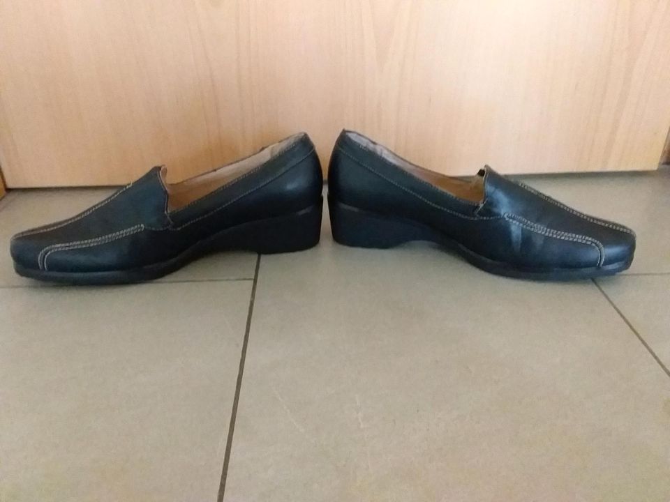 Halbschuhe Schuhe schwarz Neu Gr. 41 Super In in Engen