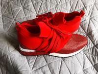 Top Sneaker Gr. 40 Rot Neuwertig Inklusive Versand Nordrhein-Westfalen - Langenfeld Vorschau