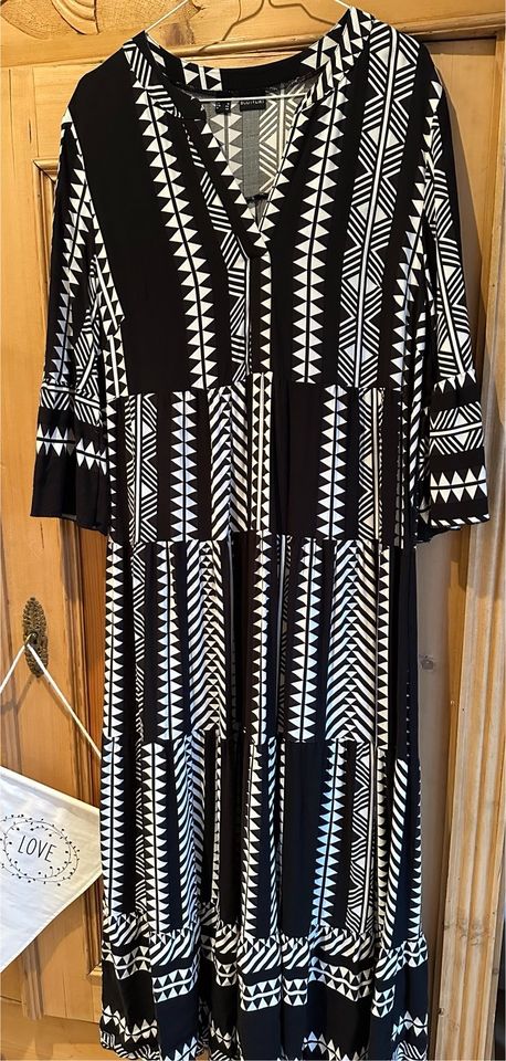 Langes Kleid mit Ikat-Muster in Hannover