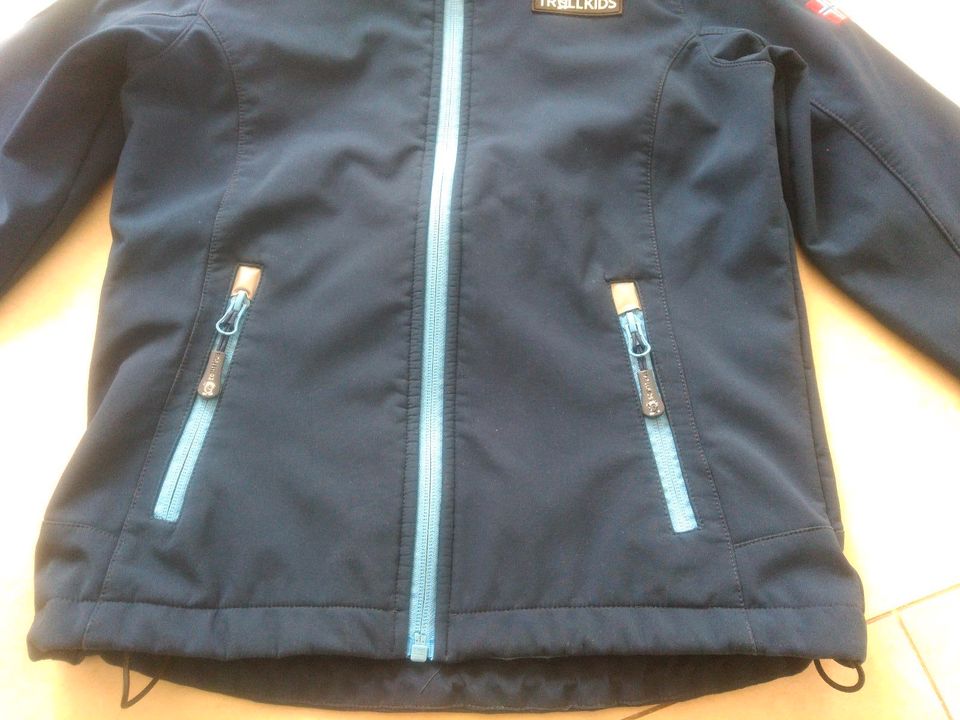 Trollkids Softshell Jacke 140 dunkelblau blau in Herrenberg