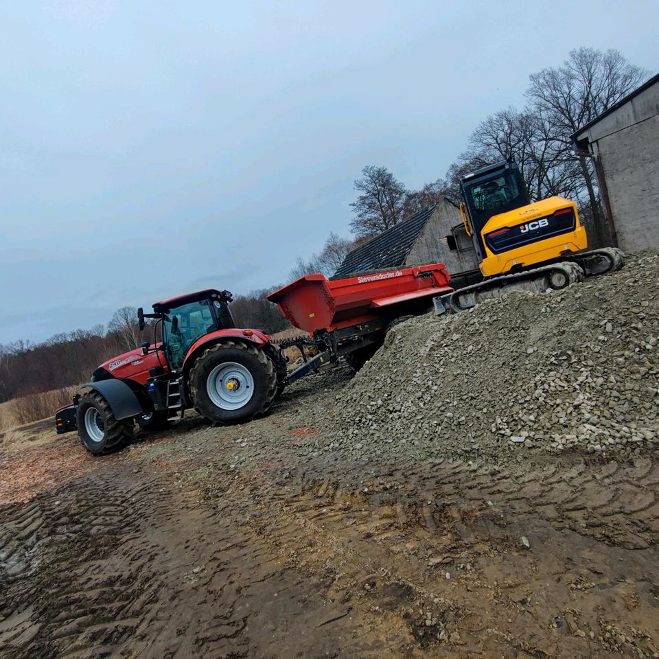 Traktor Erdmulde Schwerlast-Mulde Baustellen Verkehr Erdbewegung in Reichenbach (Oberlausitz)