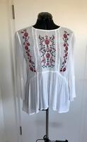 Bluse mit Stickereien aus Viskose, Gr. M, Only/Pigalle, Niedersachsen - Bad Bevensen Vorschau