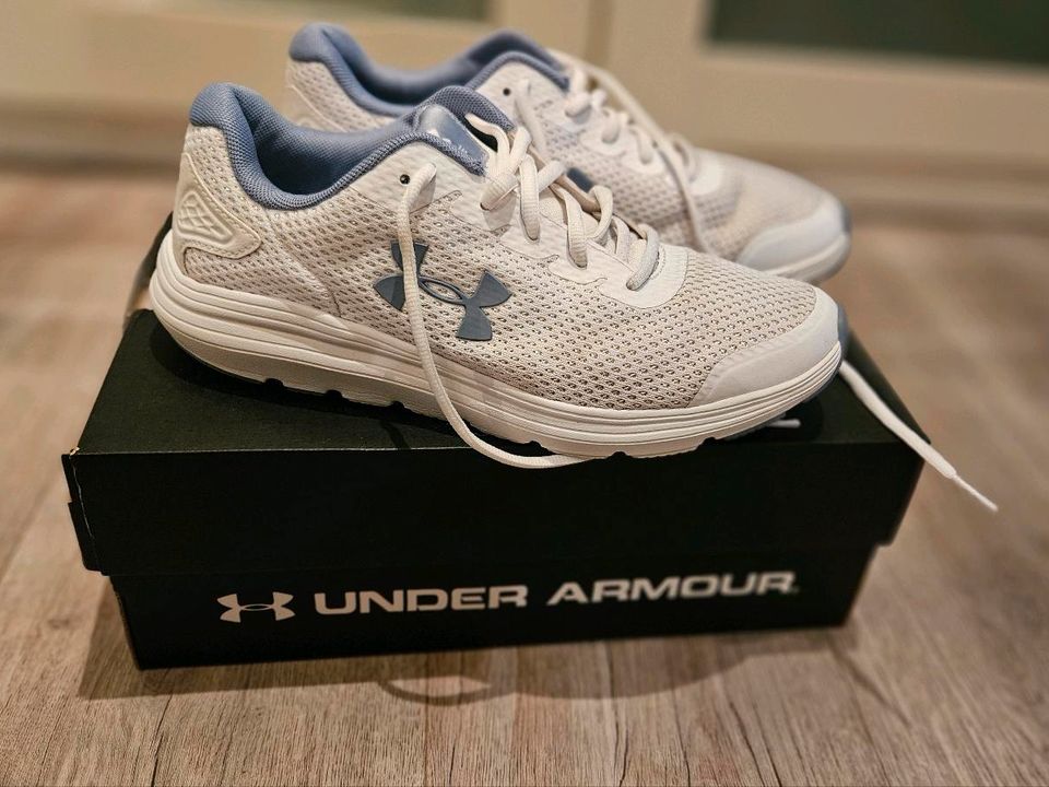 Under Armour Sneaker Sportschuhe Laufschuhe gr 40.5 in Berlin