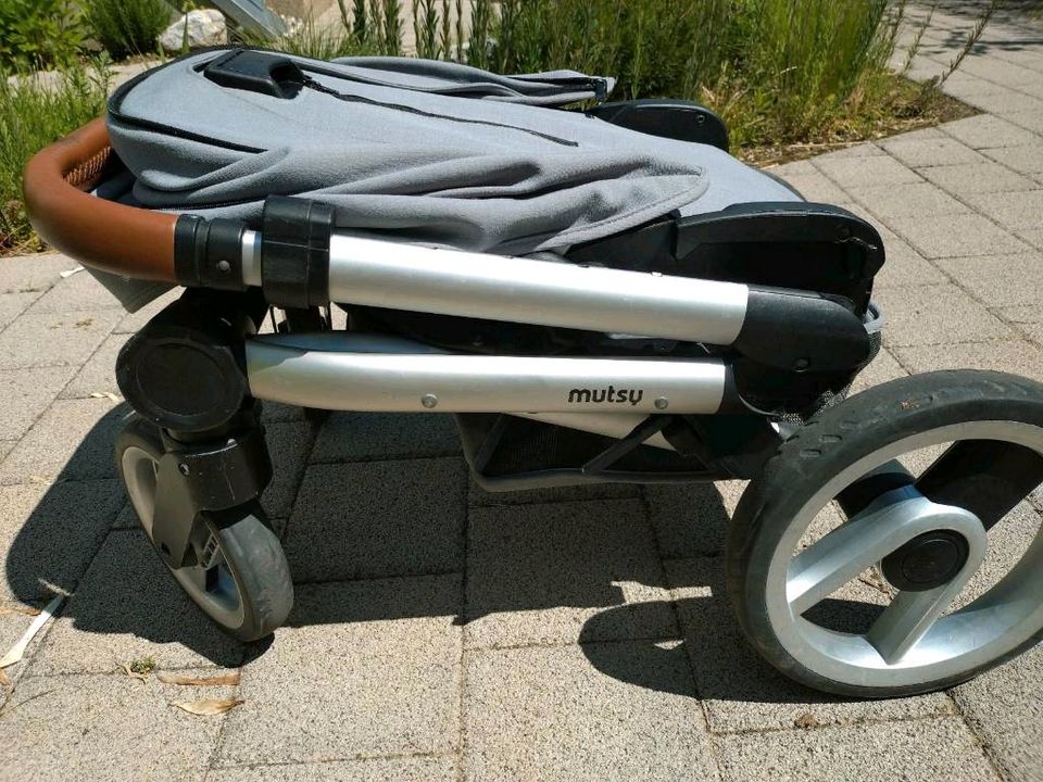 Kinderwagen Mutsy Nio mit Sportsitz und Zubehör in Reutlingen