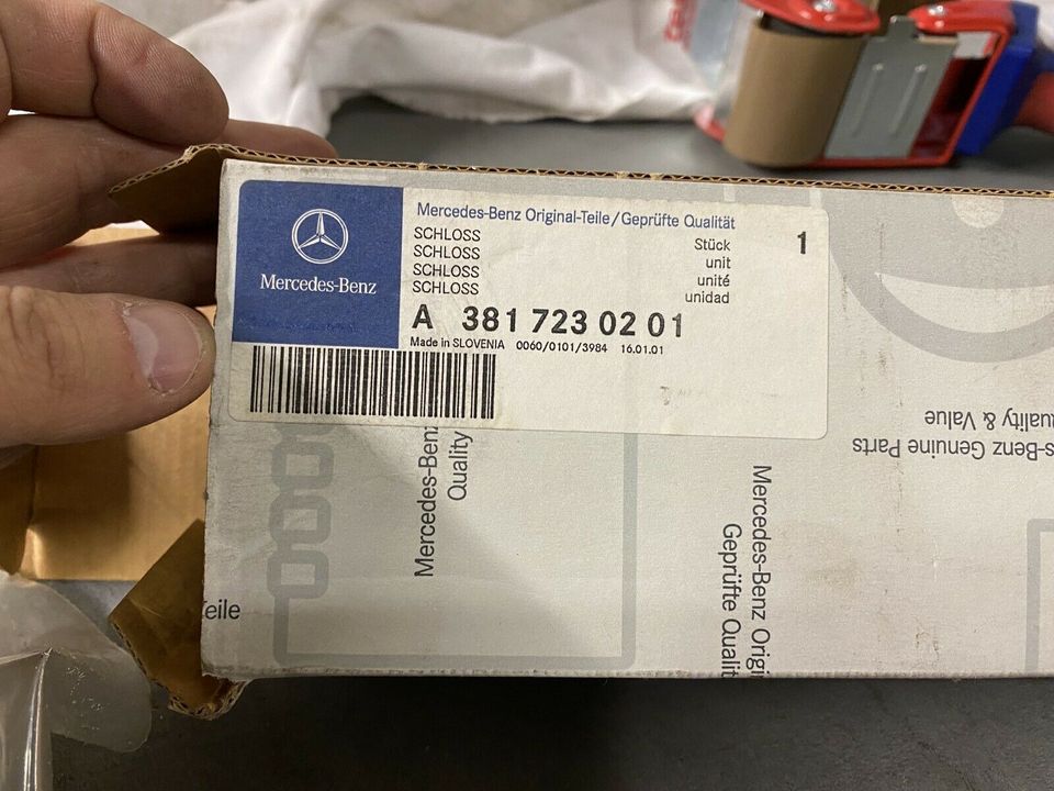 Mercedes Benz 381 LKW 1632 Schloß links neu NOS in Ruhmannsfelden