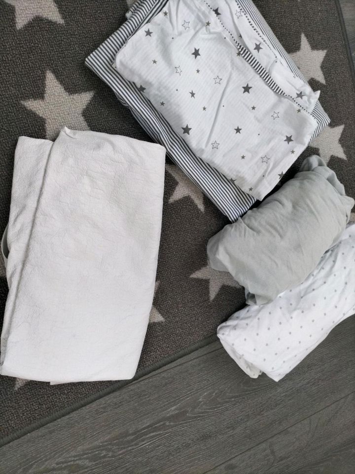 Baby Himmelbett mit Bettwäsche-grau -Sterne - in Emden