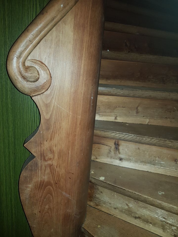Treppe aus Eichenholz  - rustikal mit schönem Geländer + Handlauf in Augsburg