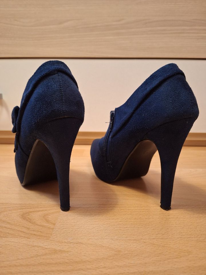 High Heels mit süßer Schleife - geschlossen - dunkelblau in Wuppertal