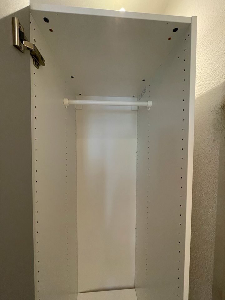 Pax Spiegelschrank 50x60x210 in Oberursel (Taunus)