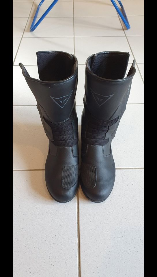 Motorradschuhe / -stiefel DAINESE Tempest, TOP Zustand Gr. 42 in Neuhofen