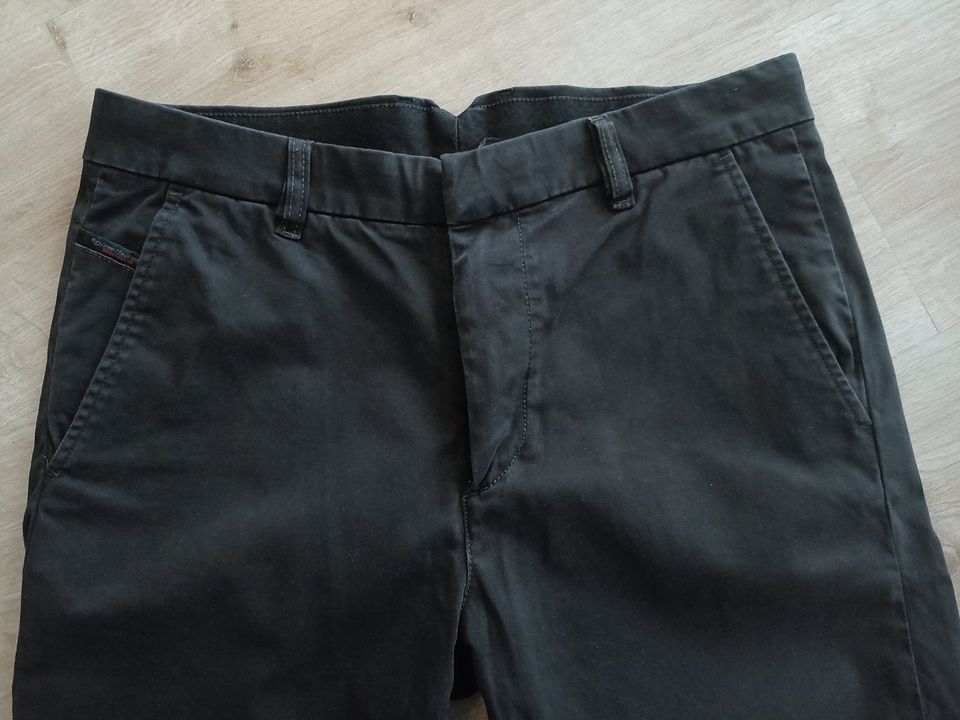 Herren kurze Diesel Hose, Shorts, Sommerhose, Gr. 28 in Düsseldorf