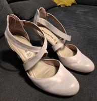 Weiße Pumps Niedersachsen - Gifhorn Vorschau
