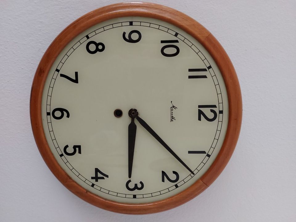 Munthe Wanduhr aus Bahnhofsgebäude Orginal in Kaufbeuren