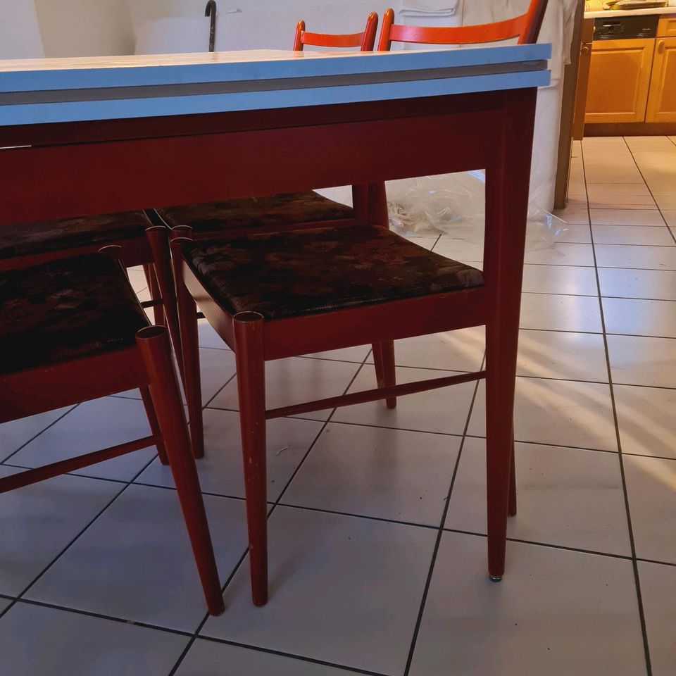 Retro Vintage Essgruppe Esstisch Tisch ausziehbar + 4 Stühle rot in Vöhringen