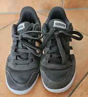 Kinder Adidas Turnschuh Hallenschuh grau  Gr 35 UK 4 Baden-Württemberg - Lenzkirch Vorschau