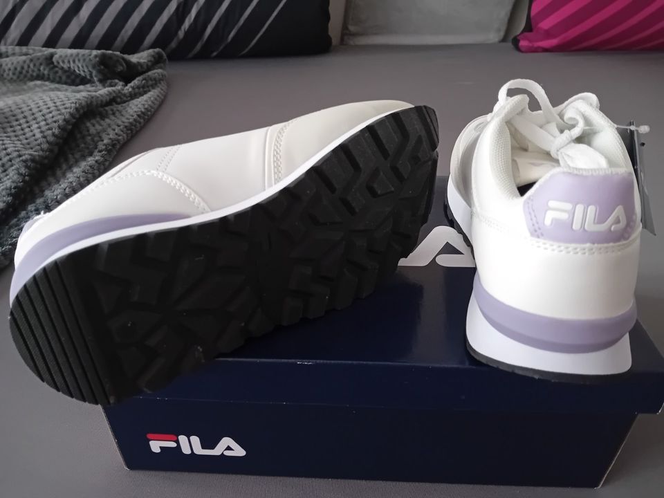 Sneaker Marke "FILA" weiß in Leipzig