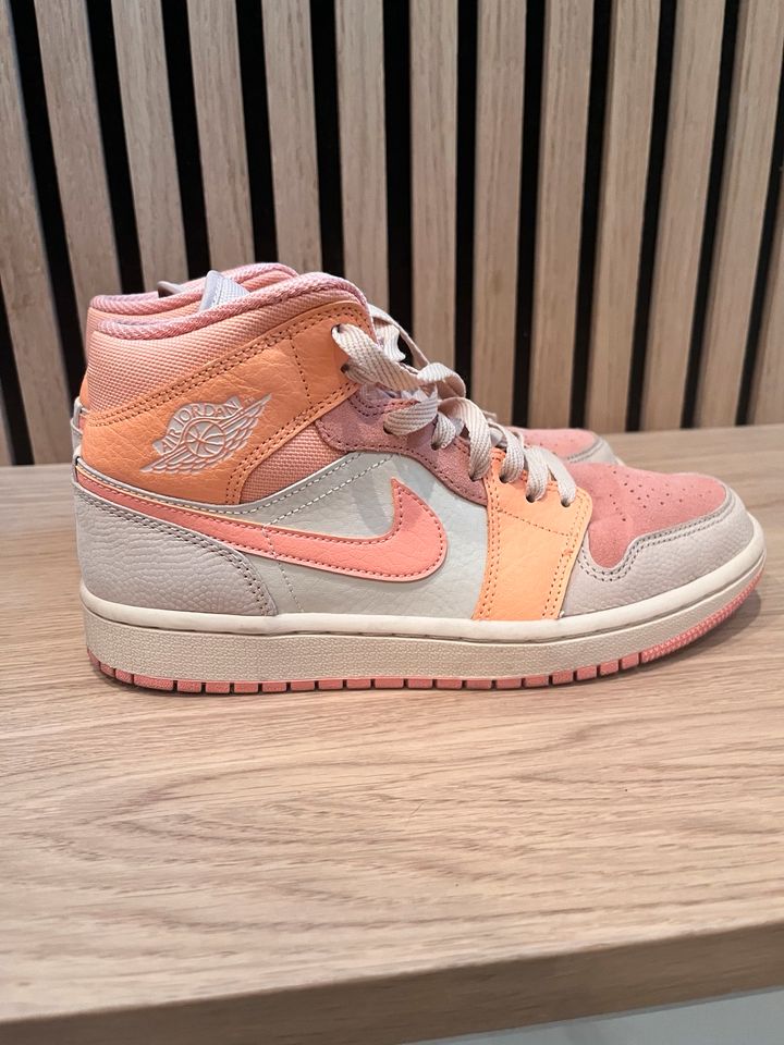 Jordan Air 1 apricot Orange in Salzgitter