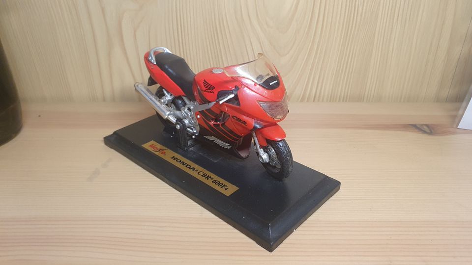 Modell Honda CBR 600F Maisto / Motorrad rot Modellfahrzeug in Iserlohn