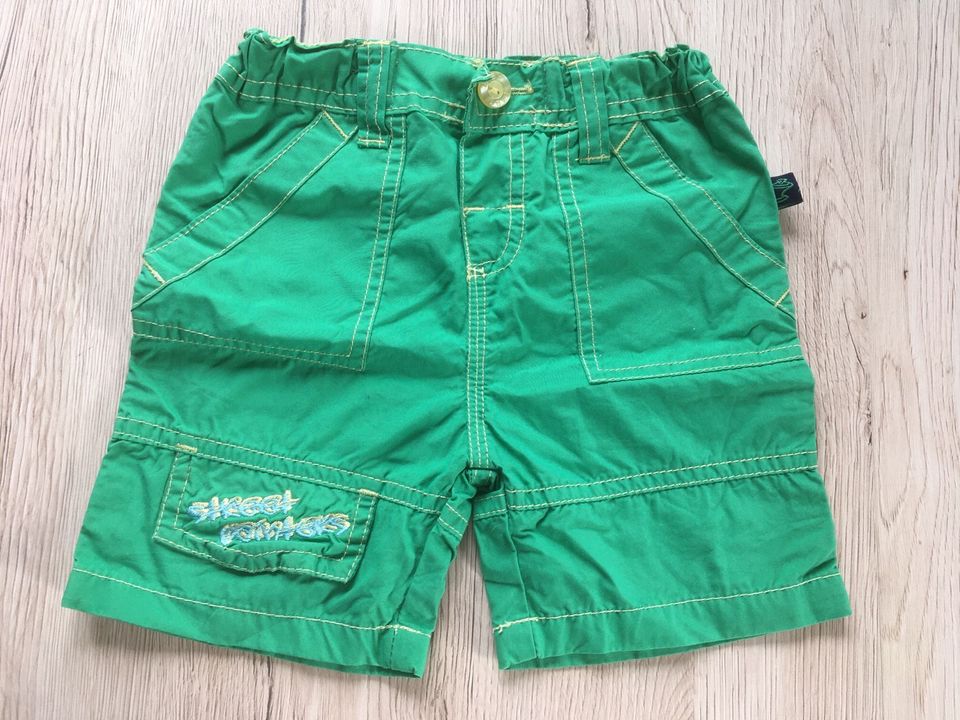 Kurze dünne Short 68 verstellbar Hose Junge grün Sommerhose in Lengenfeld Vogtland