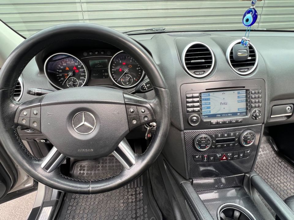 Mercedes-Benz ML 320 CDI 4MATIC - Cubanitsilber in Berlin