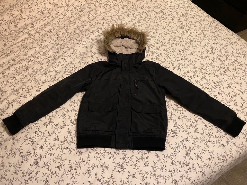 H&M Jacke Winterjacke Schwarz Junge Größe 146 in Seevetal