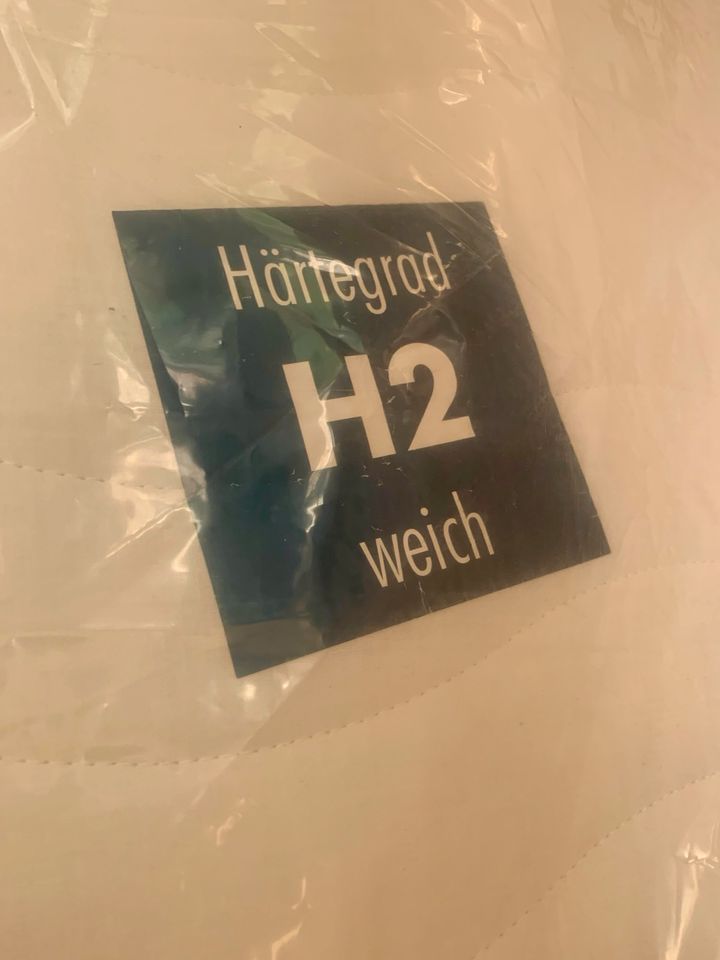 Hochwertige, neuwertige Komfort Kaltschaum Matratze Bett H2 H3 in Wedel