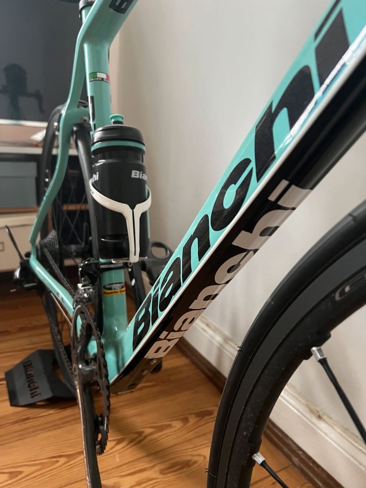 Bianchi Infinito CV Carbon RH 59cm Campagnolo Athena neuwertig in Reinbek