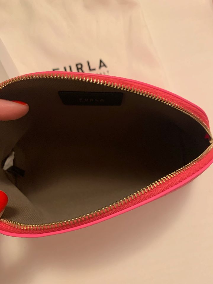 Furla Kosmetiktasche neu pink in Hamburg