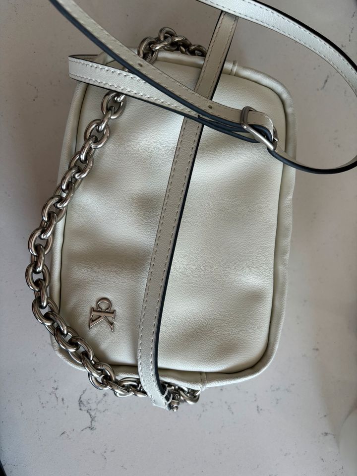 Calvin Klein Tasche weiß wie neu in Marl