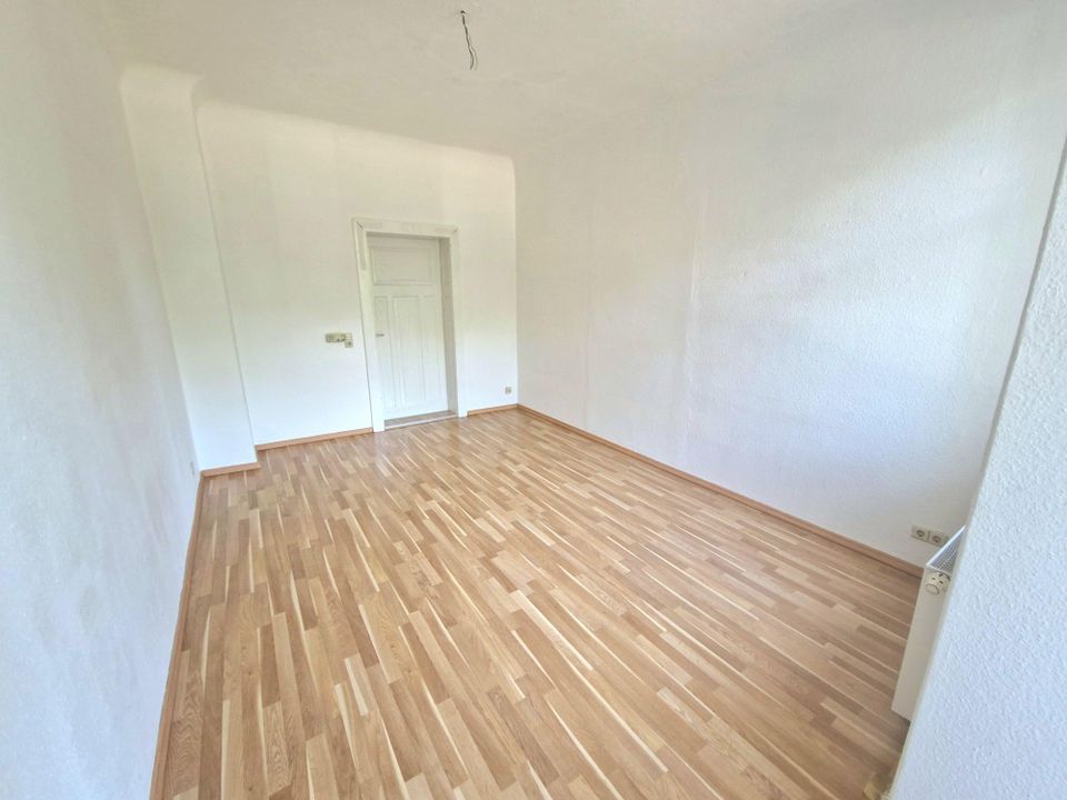 Wer träumt nicht vom eigenen Kamin?!  2-Raum-Wohnung mit Balkon in Chemnitz