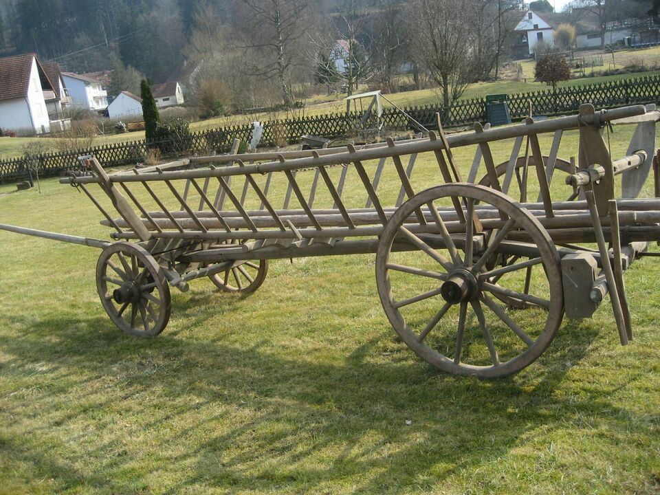 Holzwagenräder /Alte Schärfmaschine für Balkenmäher in Bobenthal