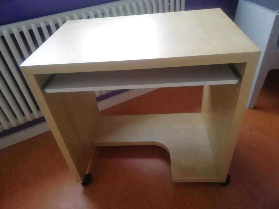Ikea Mikael PC Tisch Schreibtisch Beistelltisch in Ochtrup