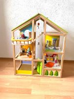 Puppenhaus aus Holz mit Möbeln und Puppen Hessen - Marburg Vorschau