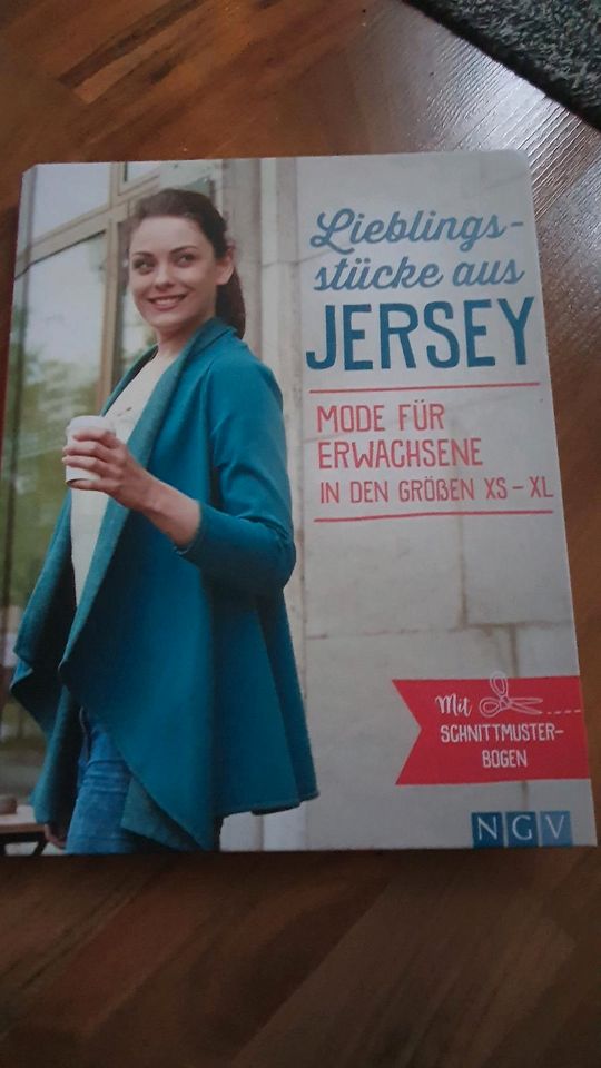 Buch Nähbuch Jersey Lieblingsstücke aus Jersey Mode fürErwachsene in Dallgow