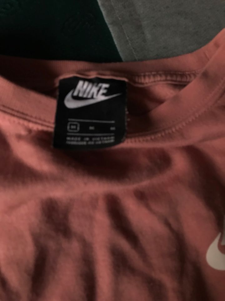 Nike Pulli / M/ Sportswear/ Topzustand in Lübbecke 