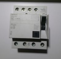 Siemens Fehlerstromschutzschalter - 4 Polig 25A 30mA  - 15€ Nordrhein-Westfalen - Herten Vorschau