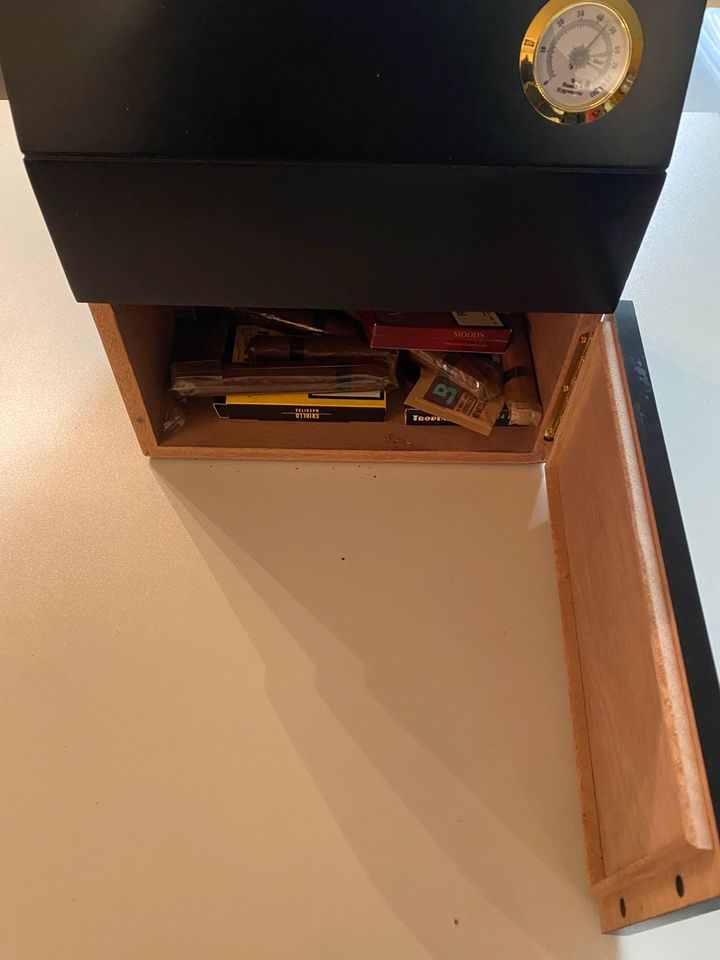 Humidor Dominico (mit Unterbau) in Aue