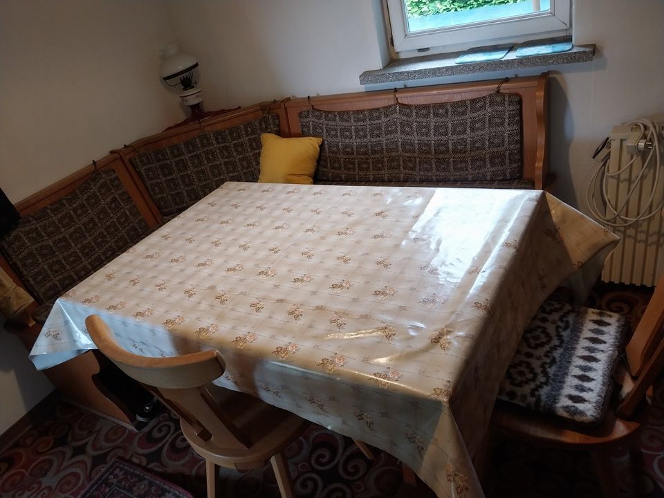 Tisch (ausziehbar) und 2 Vollholzstühle im Landhausstil in Panketal