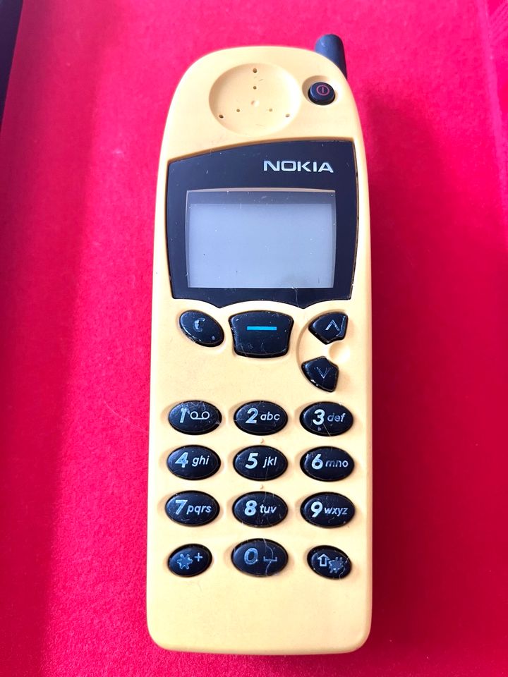 Nokia 2x 5110.  Einzeln je 10€ beide für 15€ in Achim