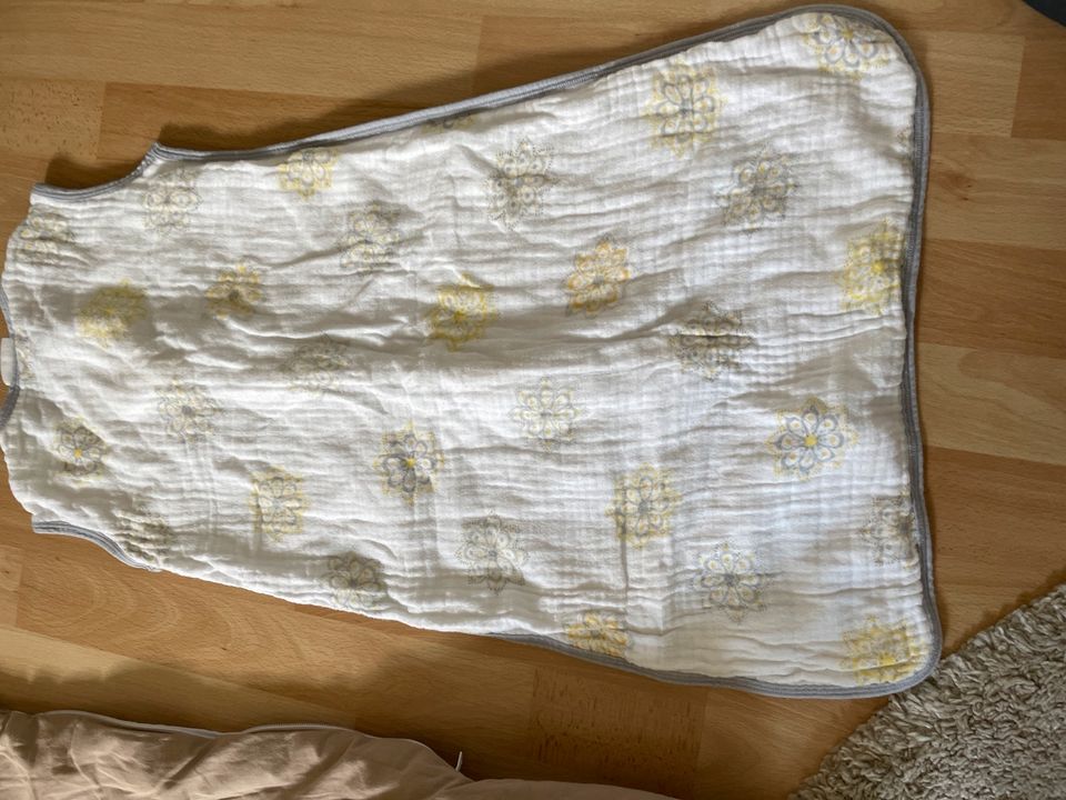 Baby Schlafanzug 2 verschiedene Größe in Gelsenkirchen