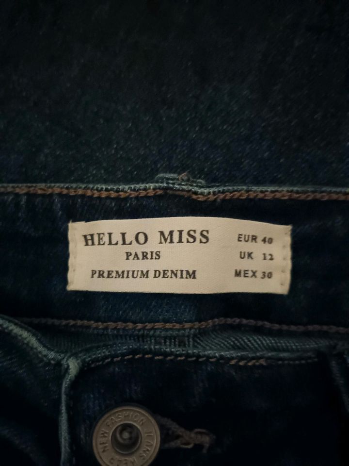 Guten Tag verkaufe 2 Nagelneue Damen Jeans Hosen in Siegburg