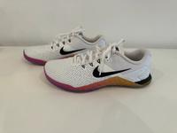 Sportschuhe Nike weiß Gr. 42 (8) Baden-Württemberg - Karlsruhe Vorschau