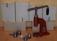 ASTOR 51 Knopfpresse Knopfmaschine Spindelpresse 40 + 44 Werkzeug Sachsen - Zwickau Vorschau