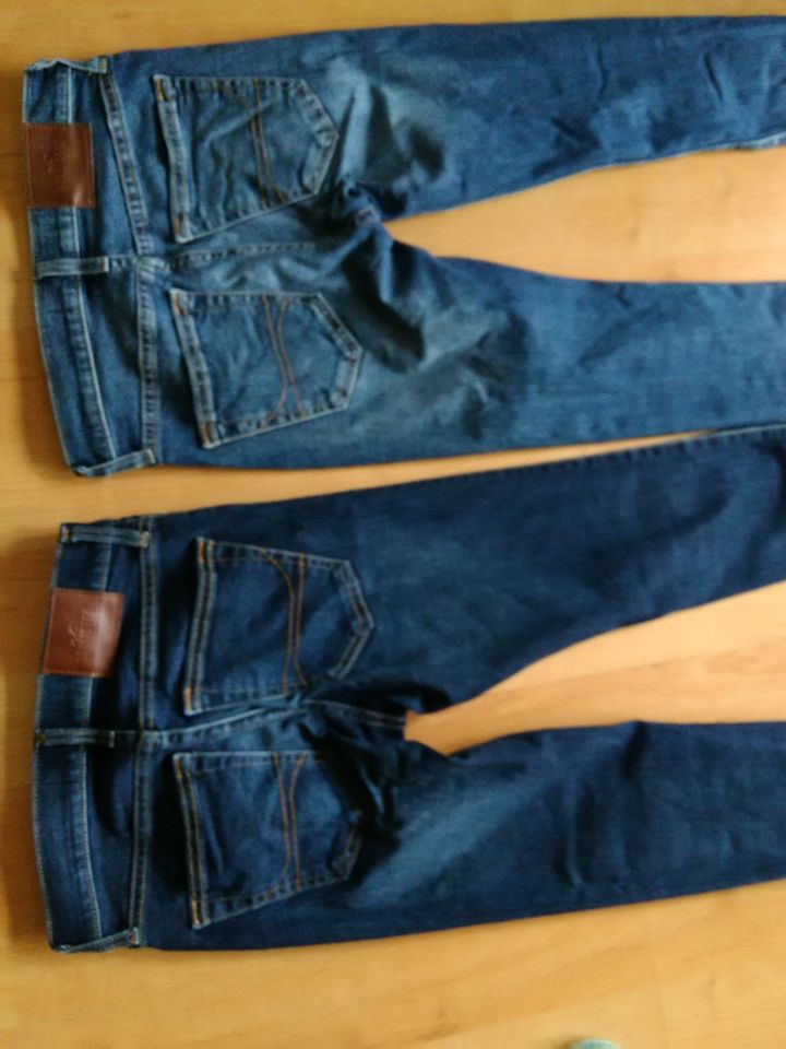 HOLLISTER JEANS W26 L30 in Stade